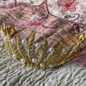 Zinc Alloy Gold Colored Crown